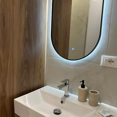 Modern Dajti Apartmán